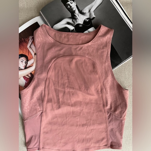 Lululemon Nulu And Mesh Yoga Tank Top
Jewel Emboss Spiced Chai Size 4 - Picture 12 of 15